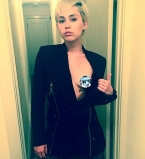 Эпатажная Майли Сайрус показала трогательное детское фото