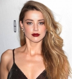 Эмбер Херд покорила публику соблазнительным образом