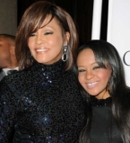 Дочь Уитни Хьюстон вышла из комы