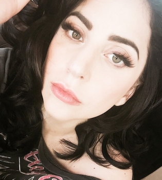 Ближе к народу: Леди Гага лично ходит за продуктами в магазин