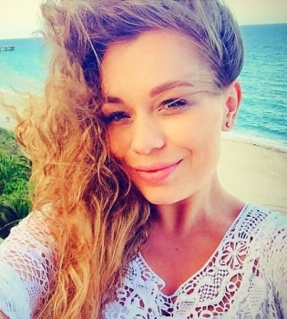 Яна Соломко у океана