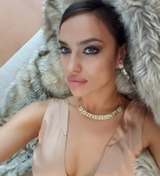 Жемчужина вечера: Ирина Шейк блистает в роскошном наряде Sophie Theallet