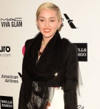 СМИ: Майли Сайрус закрутила роман с таинственным незнакомцем