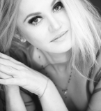 Наталия Бучинская отмечает 38-летие