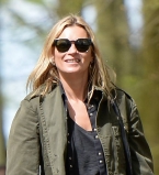 Звездный уикенд: Кейт Мосс и Лив Тайлер вместе отдохнули на природе