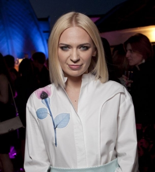 Alloise стала хедлайнером на вечеринке Viva!