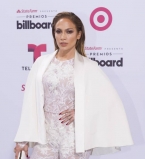 Дженнифер Лопес появилась на публике в прозрачном комбинезоне