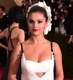 Ким Кардашьян, Селена Гомес, Ума Турман и другие &quot;невесты&quot; на Met Gala-2015
