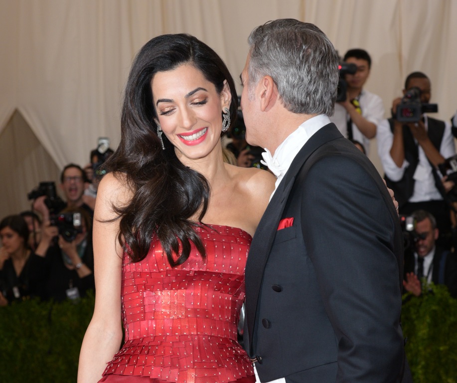 Амаль и Джордж Клуни на  Met Gala 2015