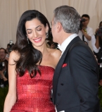 Амаль и Джордж Клуни на  Met Gala 2015