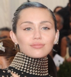 Майли Сайрус перекрасила волосы в синий цвет