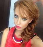 Надя Дорофеева: плетение кос на длинные волосы