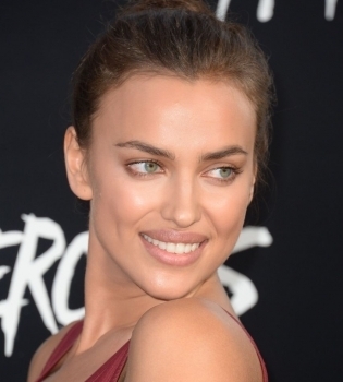 Попались: в сети появилось первое совместное фото Ирины Шейк и Брэдли Купера