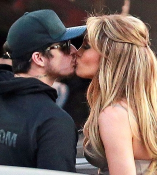 СМИ: Дженнифер Лопес тайно обручилась