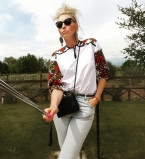 Оля Полякова в вышиванке