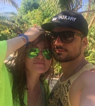 Слава из Неангелов с мужем