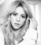 Шакира показала стройные ножки в роскошном платье Rob Zangardi