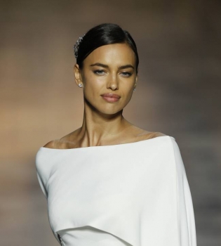 Свадебный переполох: Ирина Шейк примерила образ невесты