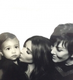 Джастин Бибер, Ирина Шейк, Ким Кардашьян: звезды показали своих мам