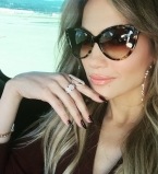 Крупным планом: Дженнифер Лопес демонстрирует роскошную грудь