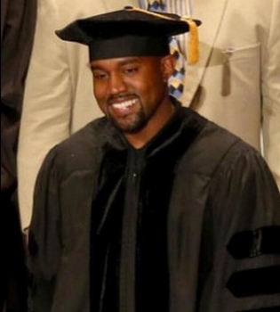 Счастливый выпускник: Канье Уэст получил докторскую степень