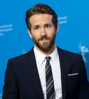 Райан Рейнольдс поделился трогательным фото малышки-дочери