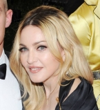 Фотофакт: Мадонна перекрасила волосы в розовый цвет