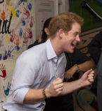 Бильярд и теннис: принц Гарри показал, как нужно веселиться