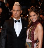 Канны-2015: Робби Уильямс не может оторваться от любимой супруги