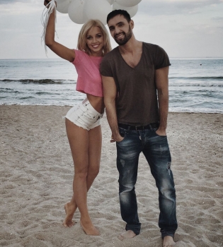 Виталий Козловский устроил  романтический уикенд на море