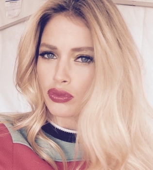 Горячие Канны: Даутцен Крус позирует в откровенном бикини