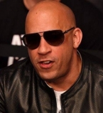 Зажигательные танцы и роскошная прическа: молодой Вин Дизель станцевал брейк-данс