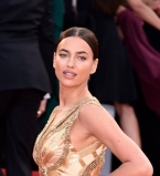 Золотой шик: Ирина Шейк блистает в Каннах