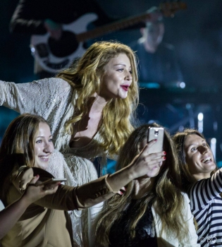 Тина Кароль на концерте Я все еще люблю