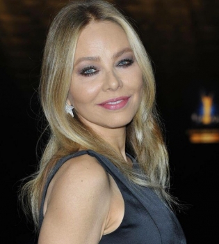 Вечно молодая и прекрасная: Орнелла Мути прибыла на Каннский фестиваль