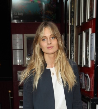 По-королевски: экс-возлюбленная принца Гарри восхищает красотой и стилем