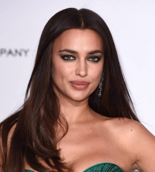 Ирина Шейк, Пэрис Хилтон,Том Форд: знаменитости на благотворительном вечере в Каннах