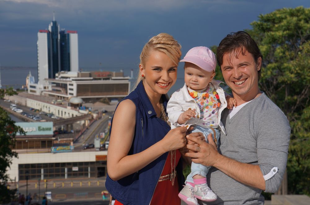 Лилия Ребрик с мужем и дочерью