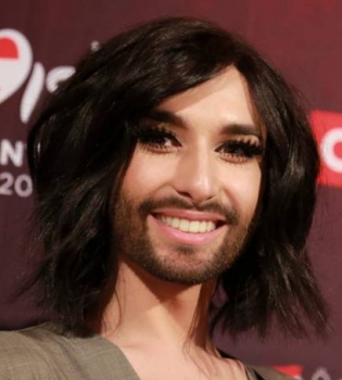 Неожиданно: Кончита Вурст взлетела во время выступления на Евровидении