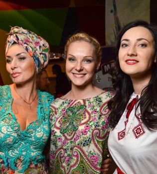 Украинские звезды в вышиванках Земля