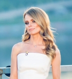 Ольга Фреймут в белом платье