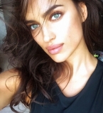 Обнаженная красота: Ирина Шейк снялась для фотопроекта Марио Тестино