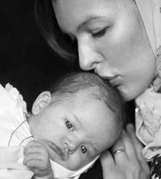 Милла Йовович и Пол Андерсон крестили новорожденную дочь