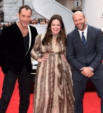 Веселая тройка: Джуд Лоу, Джейсон Стэтхэм и Мелисса Маккарти блистают на кинопремьере