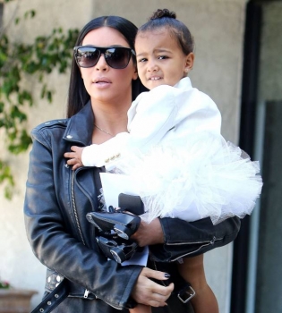 Роскошное детство: Ким Кардашьян приодела любимую дочь в Balmain