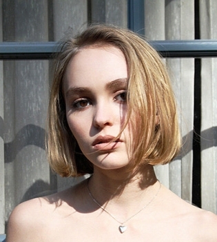 Дочь Джонни Деппа и Ванессы Паради отметила шестнадцатилетие