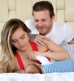 Футболист Андрей Воронин и его жена Юлия показали 2-месячного сына