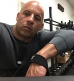 Нежный папа: Вин Дизель поделился фото с 2-месячной дочкой