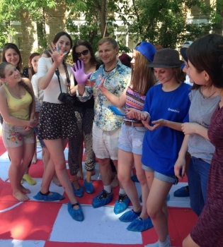 Олег Скрипка провел уникальный этно-флешмоб на Країні мрій