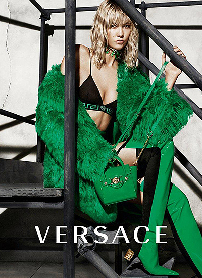 Дерзкая и сексуальная Карли Клосс стала лицом новой коллекции Versace
